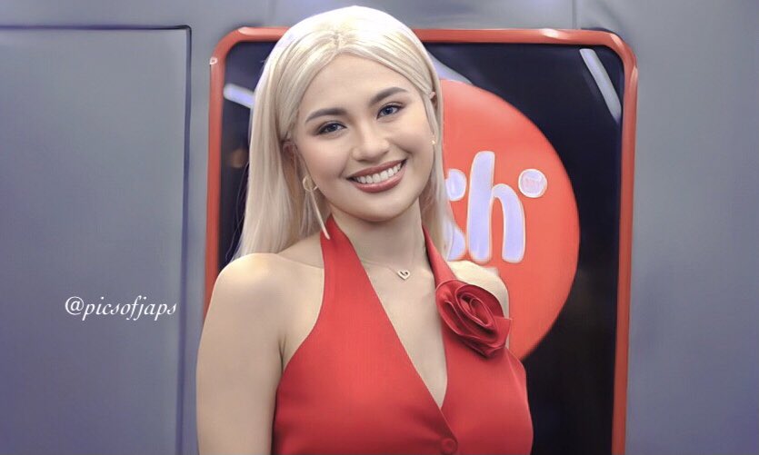 picsofjaps's tweet photo. Julie Anne returned to @wish1075 road show and perform her new single ‘Something’

#SOMETHINGwithJulie 
#JulieAnneSanJose https://t.co/UvO5IXuin2