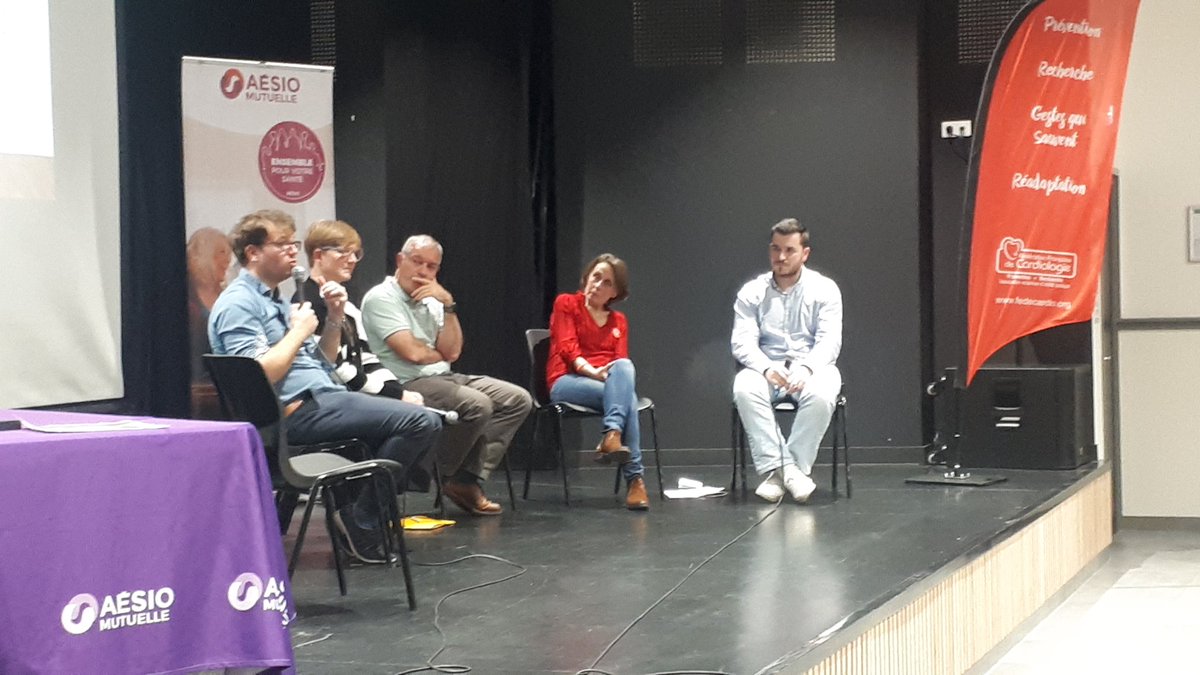 cmasson_sante's tweet photo. Puis place à la table ronde Soirée #Coeurdefemmes pour facteurs de risque #cardiovasculaire. Dr Bousseroles gynéco, Dr Gérard addiction #tabac , Simon Pointus Asso @DAHLIR_ Cécile R. patiente témoin. Nombreuses questions des 250 participants. 👏👏 MERCI À TOUS @AesioMutuelle https://t.co/suZgA6qWE5