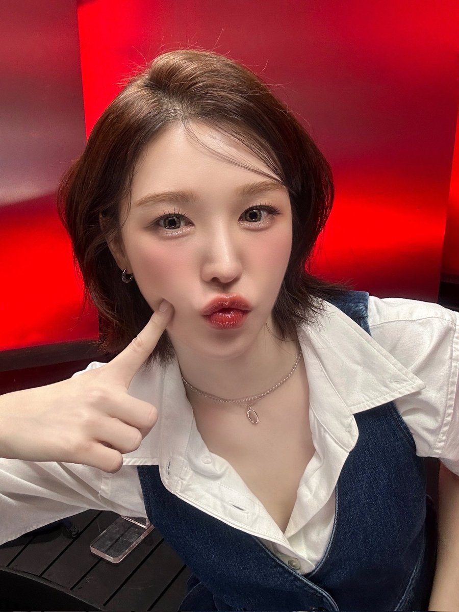 The one whose heart flutters and brims with fervor to sing at the Lee Mujin Service.