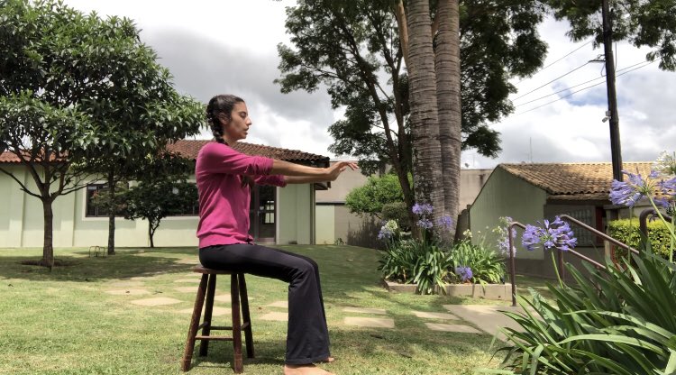 RaissaAho's tweet photo. Adorando gravar as aulas de yoga na cadeira com a galera @Metaminders todo sábado 10h https://t.co/itVO3ZYgh2
