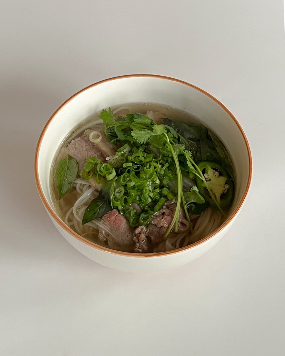 y___xian's tweet photo. mom’s pho on a raining day >>> https://t.co/BHwCydMtjA