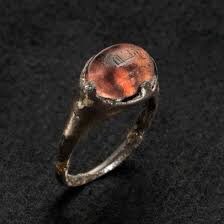 @historyinmemes Featuring a pink-violet colored stone with an inscription that reads “for Allah” or “to Allah,” the silver ring was found during the 1872-1895 excavations of grave fields at the Viking age trading center of Birka, some 15.5 miles west of Stockholm.