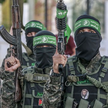 SoftWarNews's tweet photo. 🇵🇸 Hamas 'tetap utuh' meskipun Israel melakukan operasi di Gaza

Israel belum mencapai hasil substansial sejak peluncuran operasi daratnya, tegas Mouni Rabbani, peneliti senior di Institut Studi Palestina, dan editor kontributor the Middle East Report.

Thread https://t.co/oKcpbHAkHc