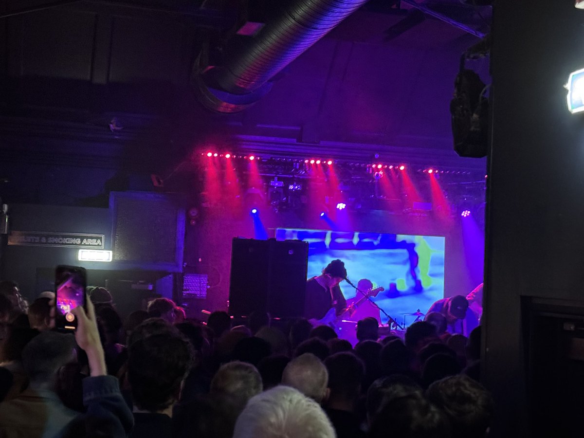 pauliewaulnutts's tweet photo. spot of mid week #hatjumping @bodeganotts this fine wednesday with Hull’s finest and most excellent @smellybdrmm #bodega #bodeganottingham #bdrmm #stillgiggin #setlist https://t.co/cE81eFrAfC