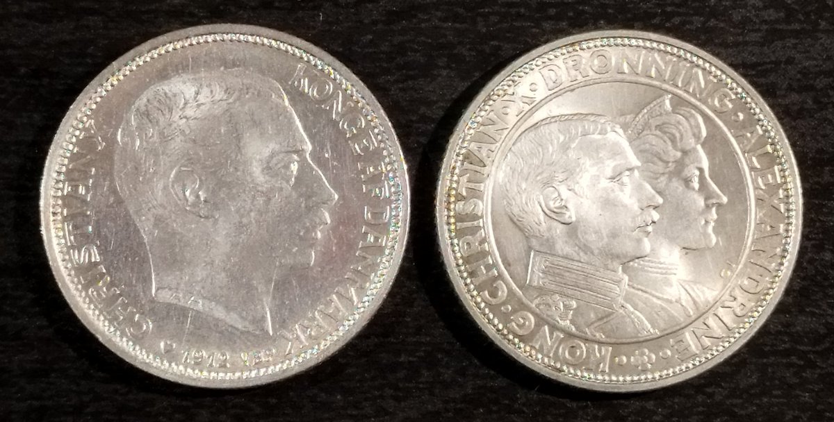 FunWithCoins's tweet photo. And a couple of commemoratives - I already had the 2 kroner 1912 which will be sold again, I bought the lot for the 2 kroner 1923 (Silver wedding of Christian X) which was the last of the commemorative silvers I was missing!
#coins #numismatics https://t.co/VmZe1BHabd