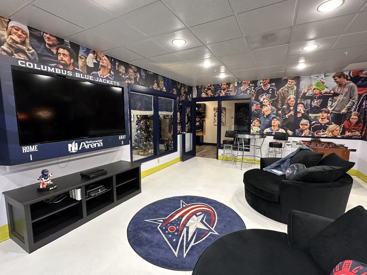 JacketsInsider's tweet photo. Today is the grand reopening of the world’s largest Ronald McDonald House — the @RMHCofCentralOH! 206 rooms to help families in their toughest of times. The #CBJ Zone gives families a place to relax and is one of many ways the team, CBJ Foundation and Lady Jackets make an impact here.