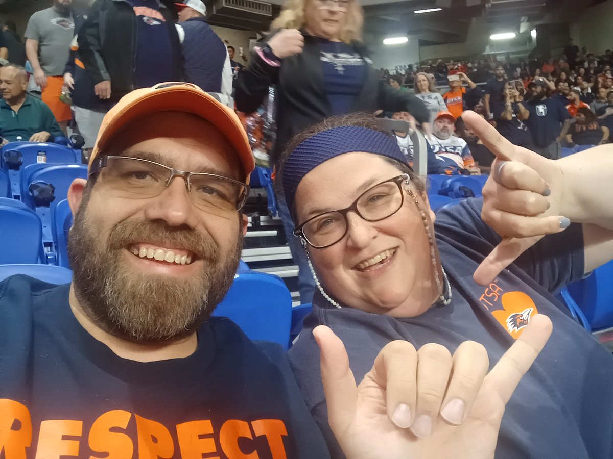 EricMoreno6477's tweet image. Dear @UTSAAlumni,
Me: C/O '07
@mskris16: C/O '14
This Friday, we'll have been married for four years. Where will we be celebrating? The @alamodome, of course, cheering on @UTSAFTBL!
We are #foreverowdy! #BirdsUp