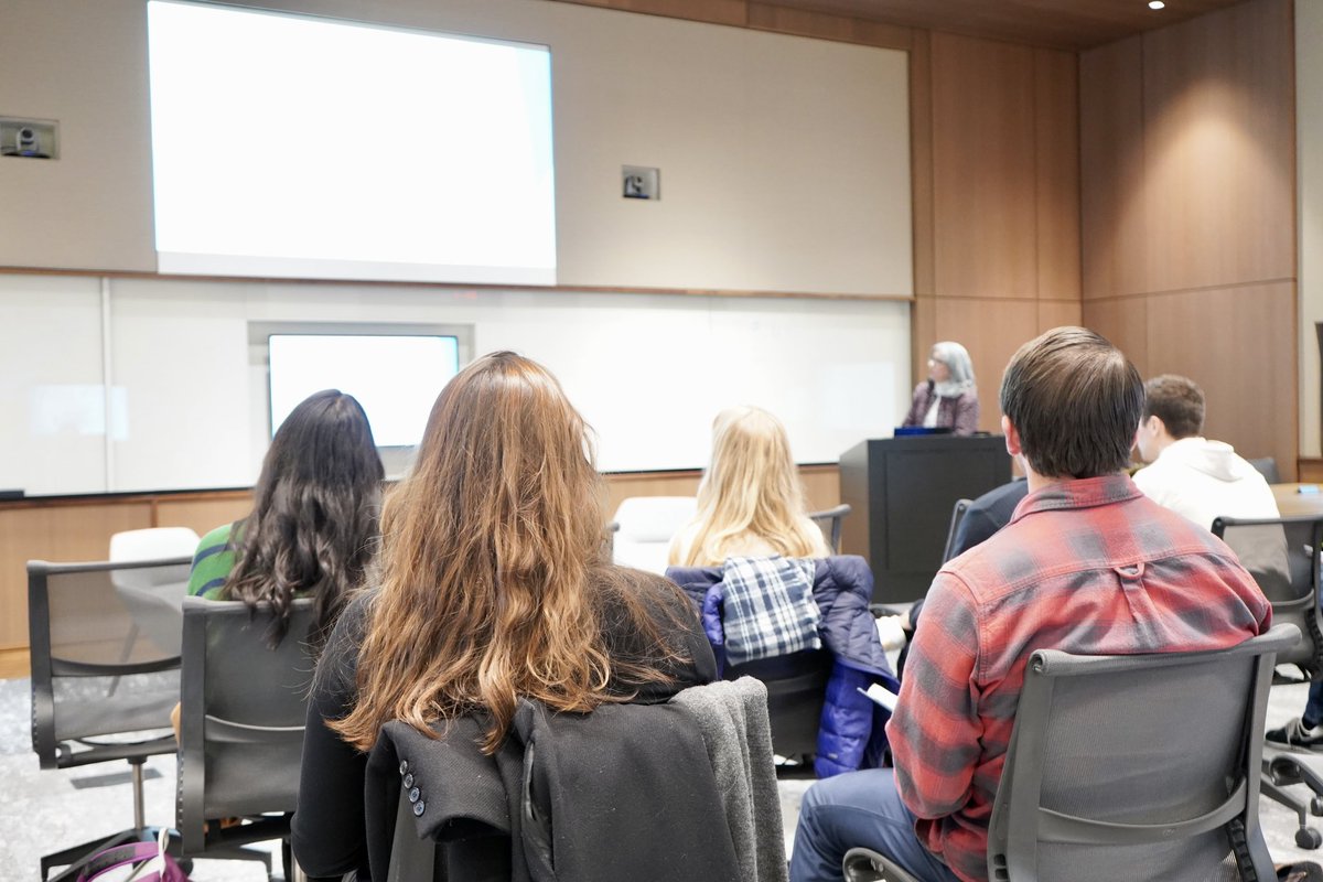 Muchas gracias a la Dra. Claudia Escobar Mejía por una excelente conversación acerca del estado actual de los principios de #leyes y #gobernabilidad en #Guatemala 🇬🇹