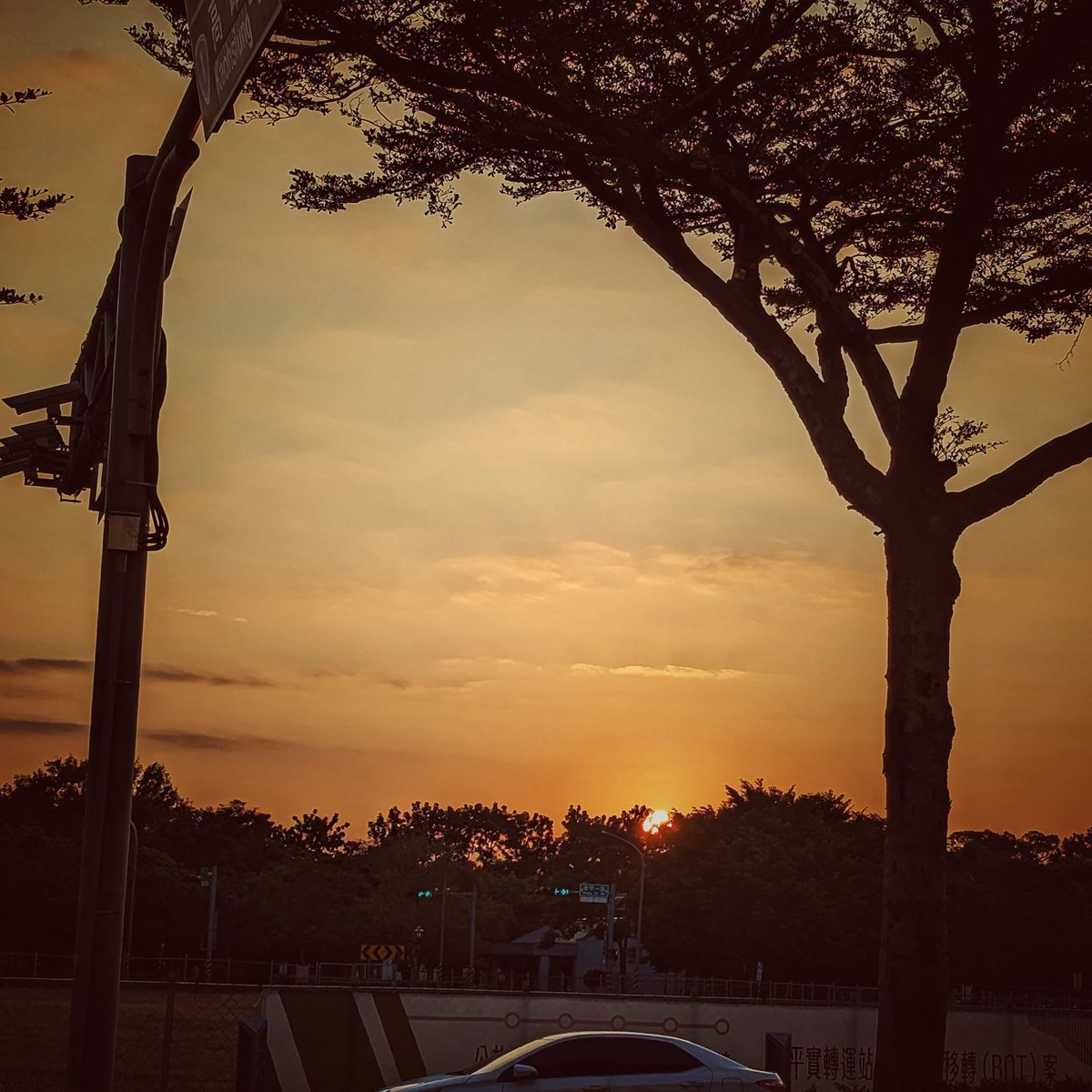 uKsU3dEkeJBbY31's tweet image. 早安～
來自嘉南平原的日出，
又是嶄新的一天！
#thefirstday