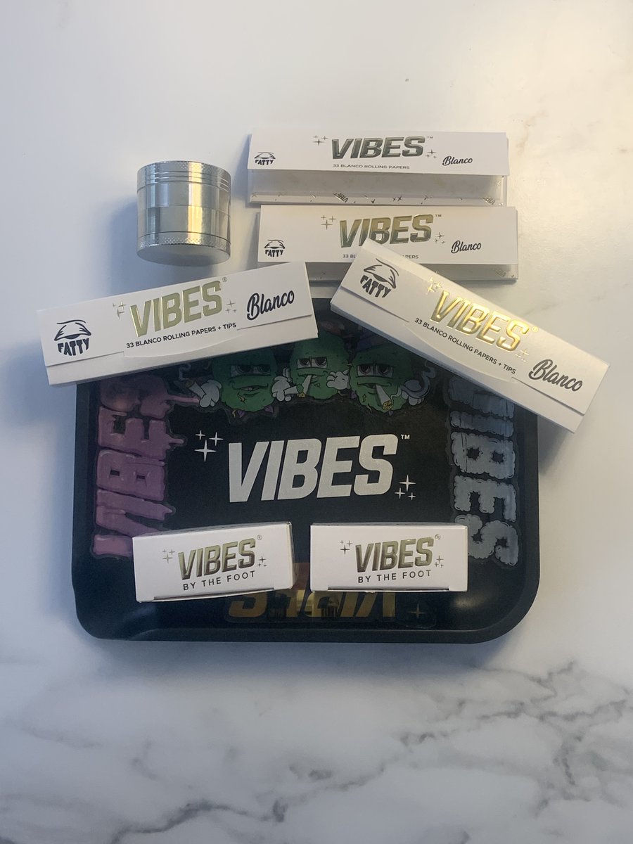 ChronicSession's tweet photo. Yall ready for #Christmasgifts? We just put together this #BlancoFatty #rollingpaper #roadkit comes with 1 #santacruzshredder #hemp #rollingtray 2 #fattypapers 2 #fatty #papers with tips 2 #fatty #blanco #vibesbythefoot 1 #grinder #LimitedTimeOffer #buynow https://t.co/ttxc2mlNvq https://t.co/OComXdXGrd