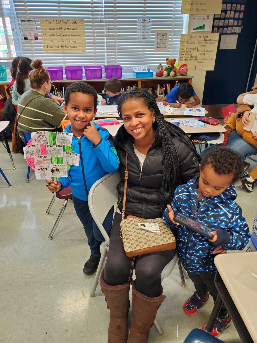 lhayesteach's tweet photo. We are thankful for our parents visiting our class today!
#thankfulballoons
#STEAMproject
@CromwellValleyE https://t.co/Hz8HsO9DmA