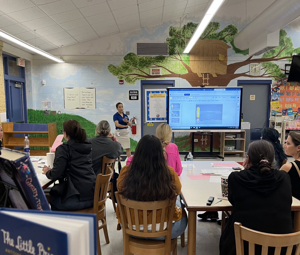 Dr. Ramos-Cruse presenting to SAC tonight ⁦<a href="/CalusaES/">CalusaElementary</a>⁩ on bullying- so informative and appreciated!!! Thank you! ⁦<a href="/InstSupSteiger/">Alicia Steiger</a>⁩