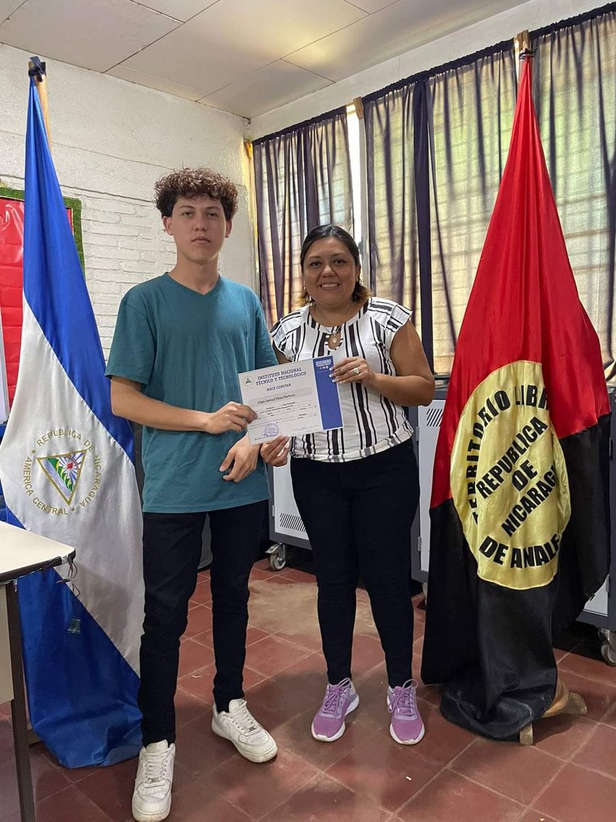 El Centro Tecnológico Simón Bolívar, Managua realiza la entrega de certificados a los protagonistas del Curso de Excel Avanzado en el municipio de Tipitapa, quienes finalizaron con éxito su proceso de formación. ¡Felicitamos a todos los protagonistas!. 🎉🎉

#SoyTecNacional