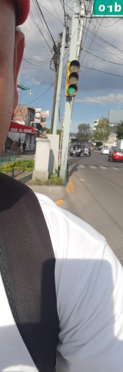 luislmdl's tweet photo. Lo que faltaba parados desde hace 30 minutos y se les ocurre hacer un retén Se aburrieron los chavos @municipio_leon @Seguridad_Leon @VivoEnLeon  𝑺𝒂𝒏 𝑷𝒆𝒅𝒓𝒐 𝒆𝒔𝒒𝒖𝒊𝒏𝒂 𝑻𝒐𝒓𝒓𝒆𝒔 𝑳𝒂𝒏𝒅𝒂 https://t.co/ejKBuVLfE2