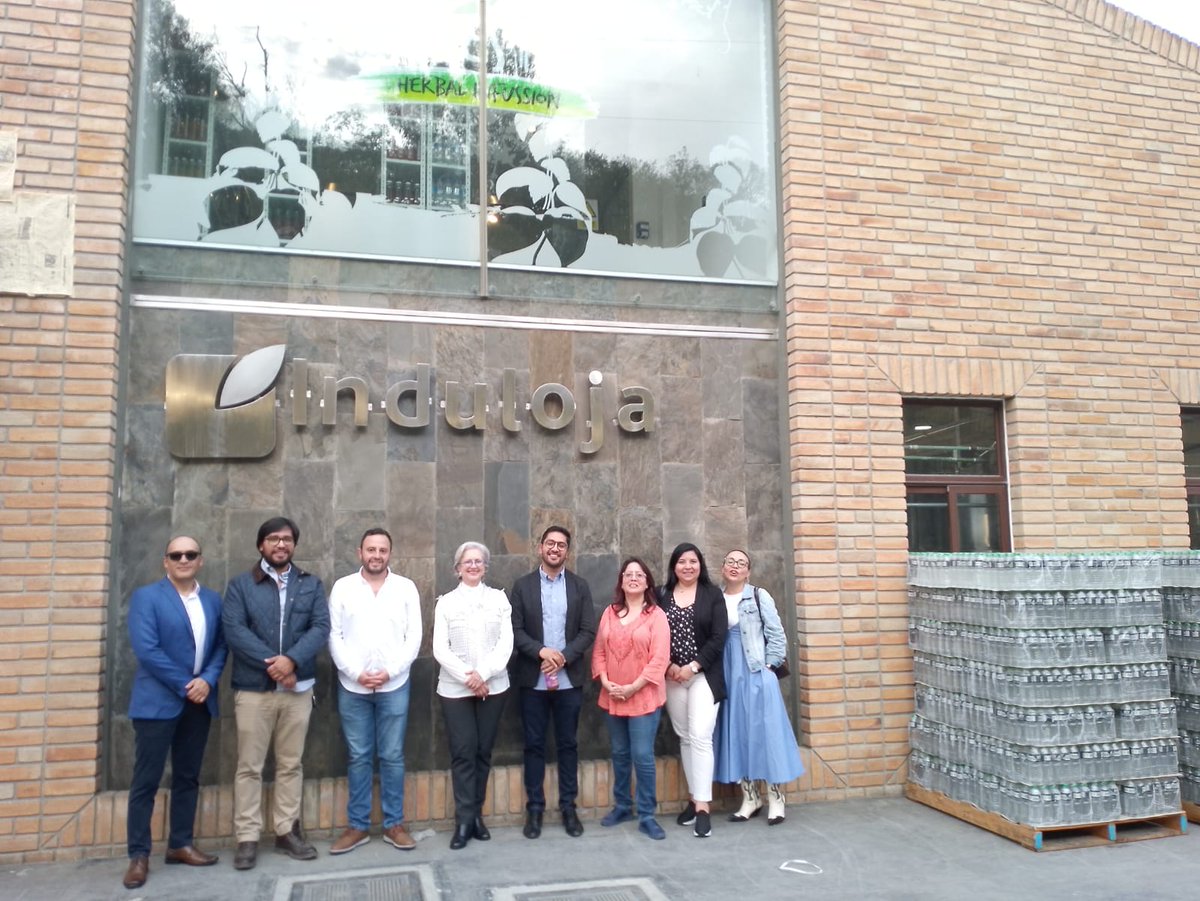 Comecuamex's tweet photo. #AccionesComecuamex 🇪🇨🤝🇲🇽
Durante la visita a la ciudad de #Loja, donde México será el país invitado del Festival de las Artes Vivas 2023 , recorrimos las instalaciones de #INDULOJA. Empresa fabricante de bebidas naturales s como la horchata, que exporta a EEUU y Centroamérica https://t.co/wrC9iOUt0a