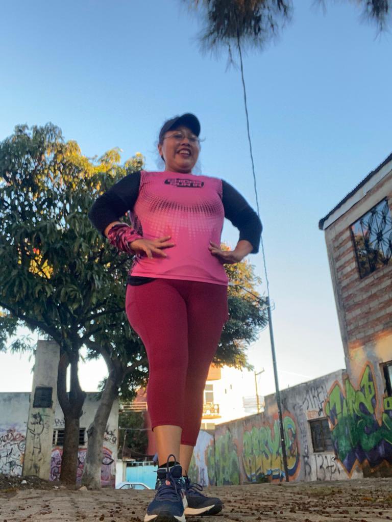 RunInOaxaca's tweet photo. ¡Con la playera bien puesta! 

Gracias por seguir pintando sus kilómetros de rosa. 

#RunInOaxaca #ChicasRunIn #Oaxaca https://t.co/omULuYkH0U