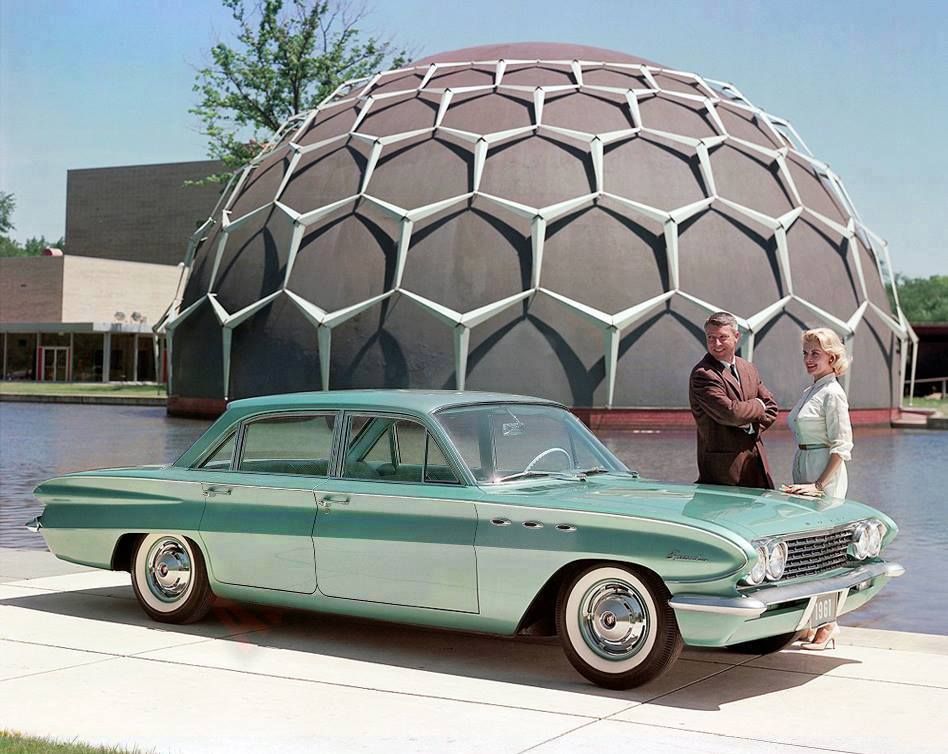 GLPAsocial's tweet photo. Oh hey, it's #GLPA2016 host, @LongwayP in Flint! Fun fact, it used to have a reflecting pond and geometric fixtures! It's also where the first discussions about a midwestern planetarium association happened! https://t.co/7WxQZqHusQ