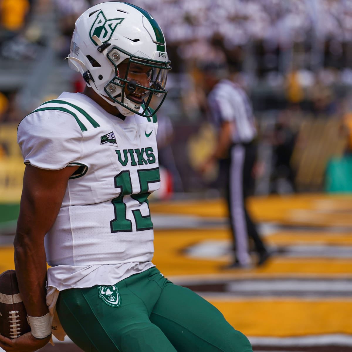 Tyrese2Smith's tweet photo. After a great conversation with @coachapatterson I’m blessed to say I have received my first offer to Portland State University 🟢⚪️ @psuviksFB  @CoachBarnum69 @coachKmcdonagh @muraco_lhs @Libertyotball @BGR8_ISI @bgr8_recruits @COACHBAKER52 @ChristineS1117 https://t.co/jHMiaEkbpV