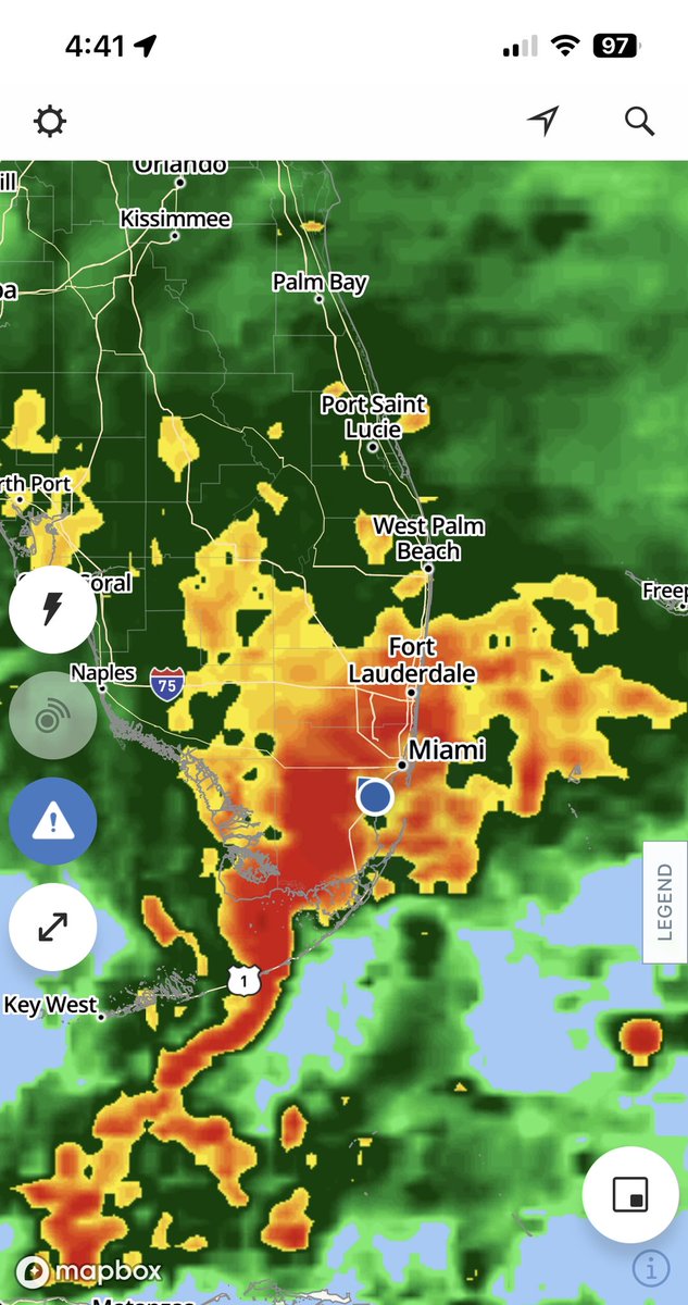 AleEsteves7's tweet photo. Stay safe out there! #Miamiwx https://t.co/iFBzRKQ7t3