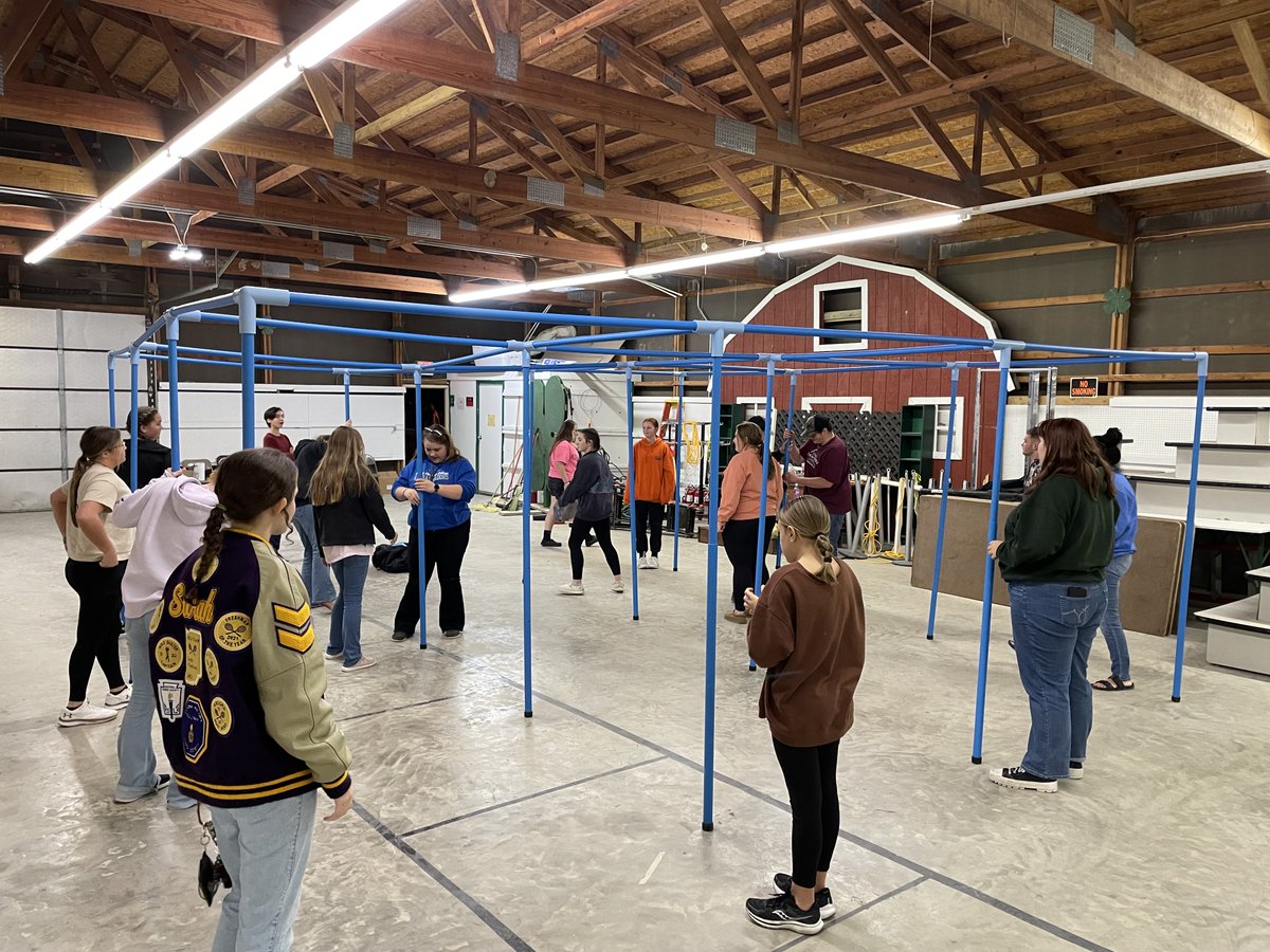PurdueExtSulli's tweet photo. 4-H Jr Leaders had their kick off meeting last night. They set up &amp; played 9 Square in the Air, began planning their future volunteer service projects &amp; fun activities. They collected about 30 pounds of food for Brown Baggers. It's going to be a great year! https://t.co/564GO3KmNv