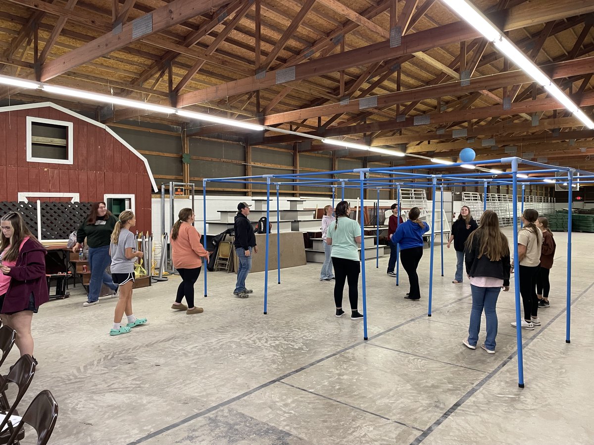 PurdueExtSulli's tweet photo. 4-H Jr Leaders had their kick off meeting last night. They set up &amp; played 9 Square in the Air, began planning their future volunteer service projects &amp; fun activities. They collected about 30 pounds of food for Brown Baggers. It's going to be a great year! https://t.co/564GO3KmNv