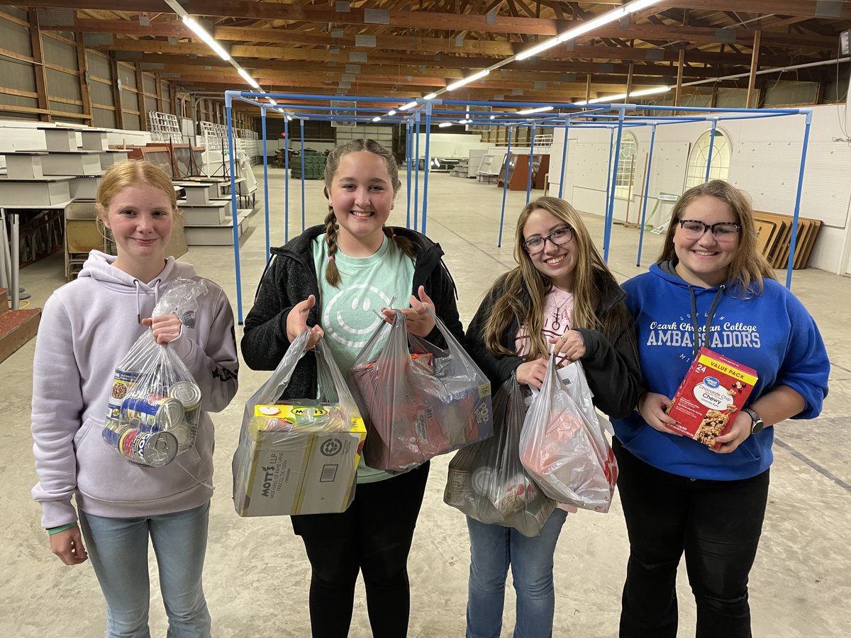 PurdueExtSulli's tweet photo. 4-H Jr Leaders had their kick off meeting last night. They set up &amp; played 9 Square in the Air, began planning their future volunteer service projects &amp; fun activities. They collected about 30 pounds of food for Brown Baggers. It's going to be a great year! https://t.co/564GO3KmNv