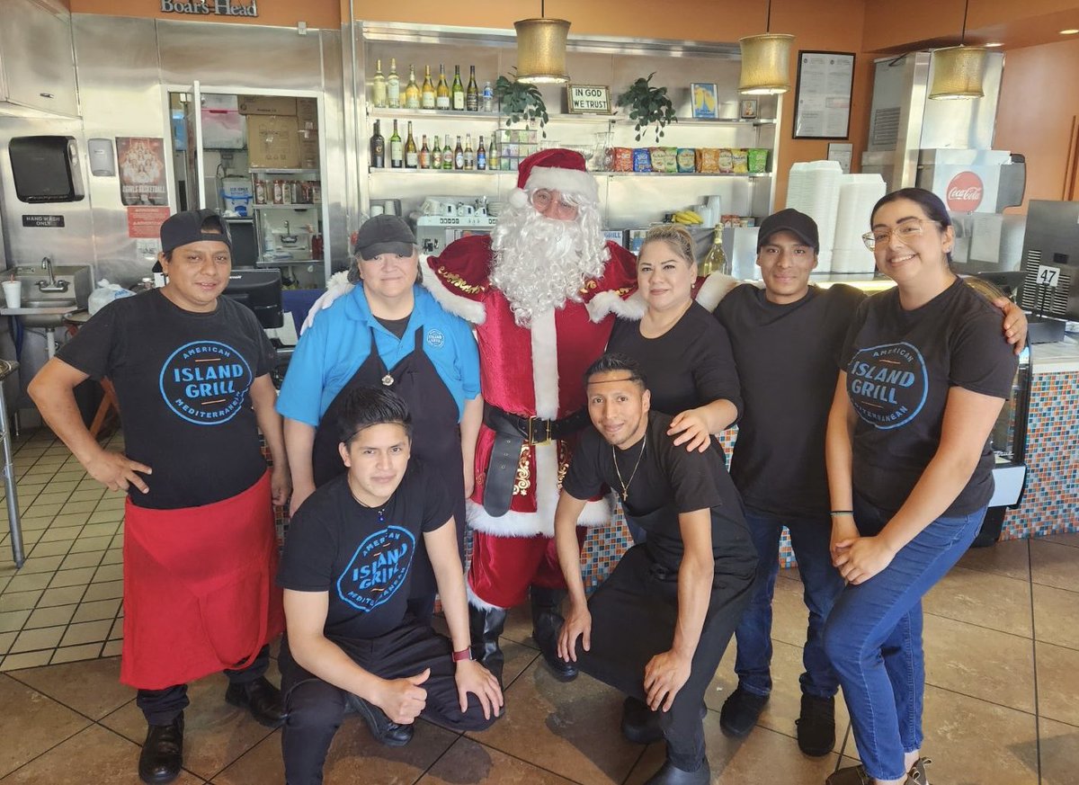 Look who dropped by at Island Grill on Bunker Hill !!! Fantastic team, great food and family friendly place.
#IslandGrillBunkerHill #LiveBetterLiveNow