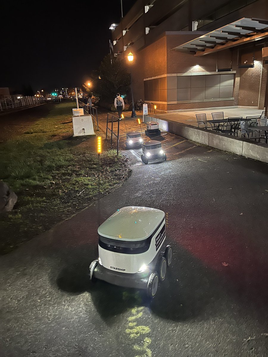 deepseadawn's tweet image. I must say that I have completely fallen in LOVE 🥰 with these little food delivery robots that all over the central part of the @OregonState campus, with wickedly good sensors and navigation systems 
#GISDay2023 #GISDay #GoBeavs 🦫