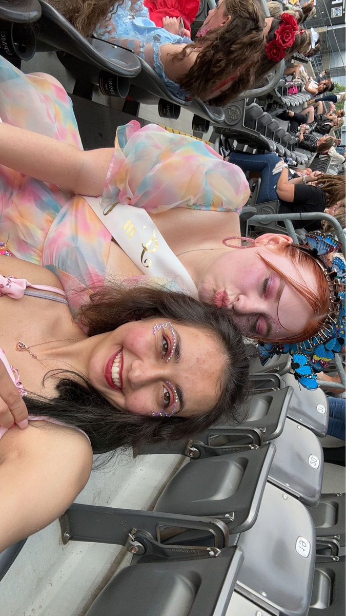 ChristieSlays's tweet photo. @happilyariii I live in michigan and didn’t get to go to the Detroit shows but was able to go to the Pittsburgh Night 1 show which happened to be 2 days before my birthday! I had such an amazing time and met so many amazing swifties💗 https://t.co/XV63TdqXHL