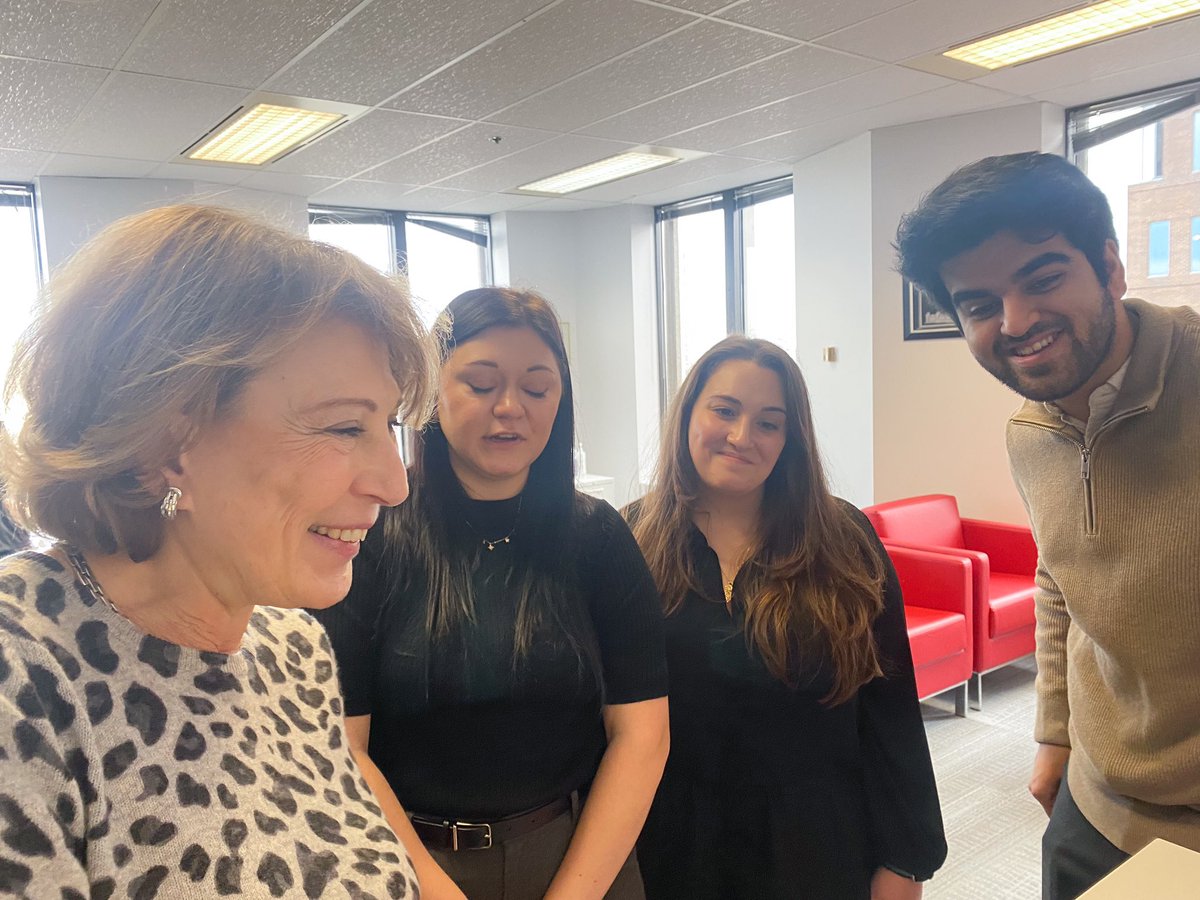ChiefSciCan's tweet photo. It's always a treat to welcome members of my youth council to our office. 
I ❤️ learning more about who they are and getting their perspectives on current scientific issues. #youth #nextgen https://t.co/tZ53STx4d0
