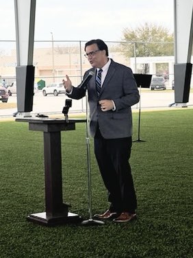 CouncilmanViera's tweet photo. Today we had the ribbon cutting for this innovative @CityofTampa &amp; @HillsboroughSch partnership to expand recreational activities in New Tampa by $3.5 million through this pavilion at Liberty Middle at Tampa
Palms.

Great work with great words by @JaneCastor @jessicavaughnsb. https://t.co/iSLjsed66o