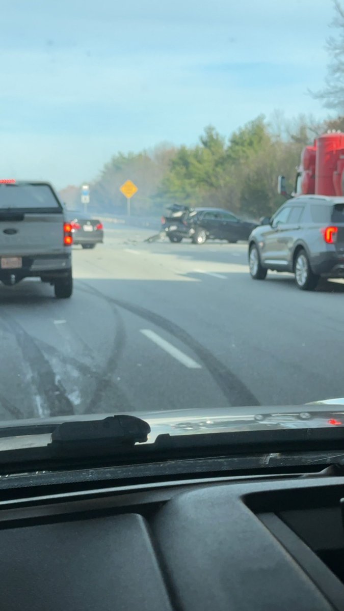 bkee9335's tweet photo. @telegramdotcom @MassStatePolice @WestboroughFire Literally happened 20 feet in front of me. Idiot in a BMW going approx 110-120 mph through traffic https://t.co/BgvFOwh6Kc