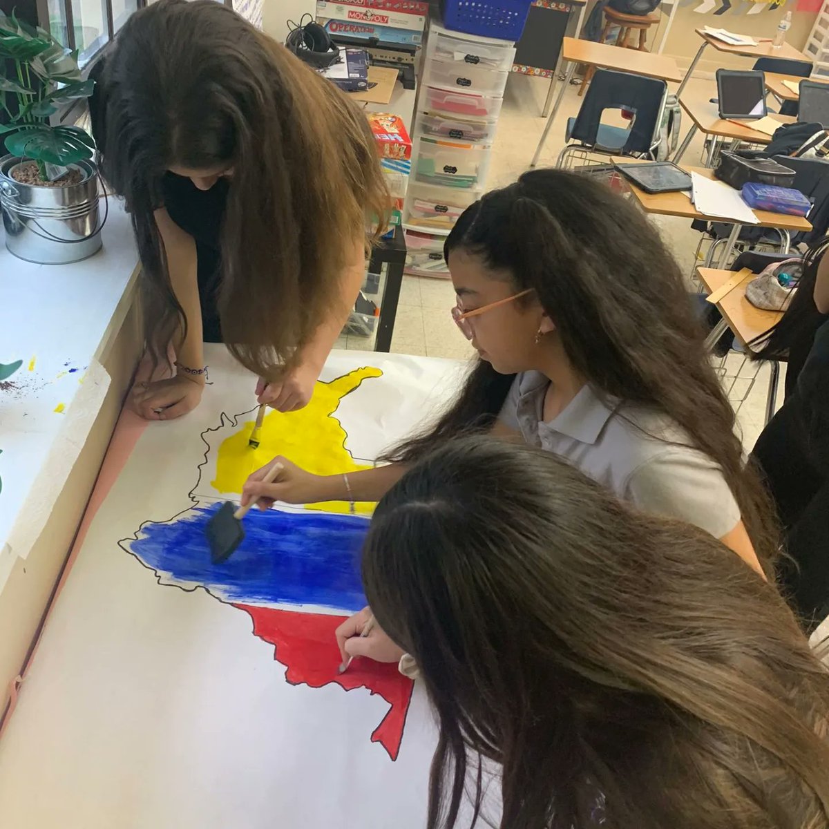 ShenandoahMS's tweet photo. Our Spanish students are so creative! Check out the art and objects as a culmination of what they've learned in class this year. #YourBestChoiceMDCPS #SMSElectives #SMSMuseumsMagnet @MDCPS @MDCPSCentral @SuptDotres @miamimagnets @MariTereMDCPS https://t.co/WmKsCt8lbm