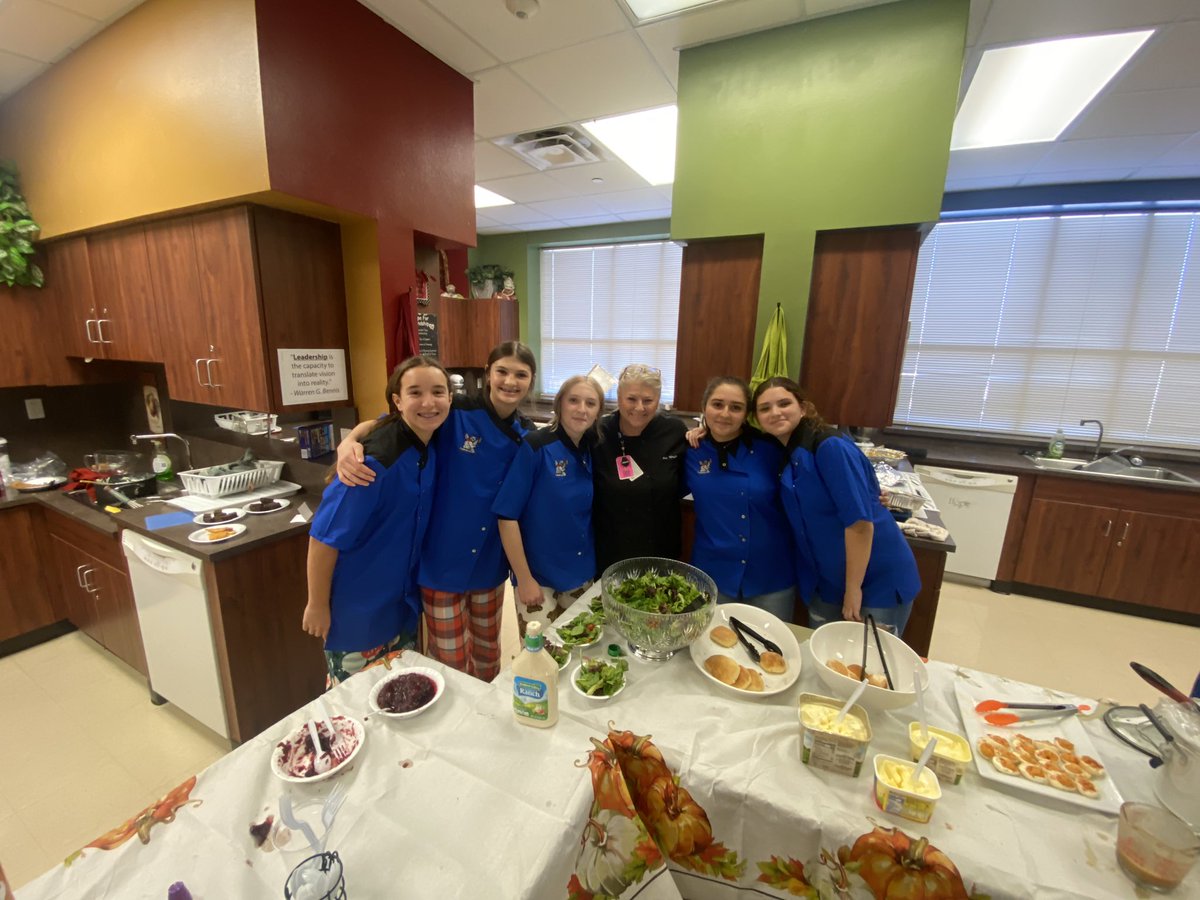 KimVentrca's tweet photo. Lori Wright—you outdid your self today! Incredible job preparing Thanksgiving Lunch for the entire staff! https://t.co/SjeSRb5T3k