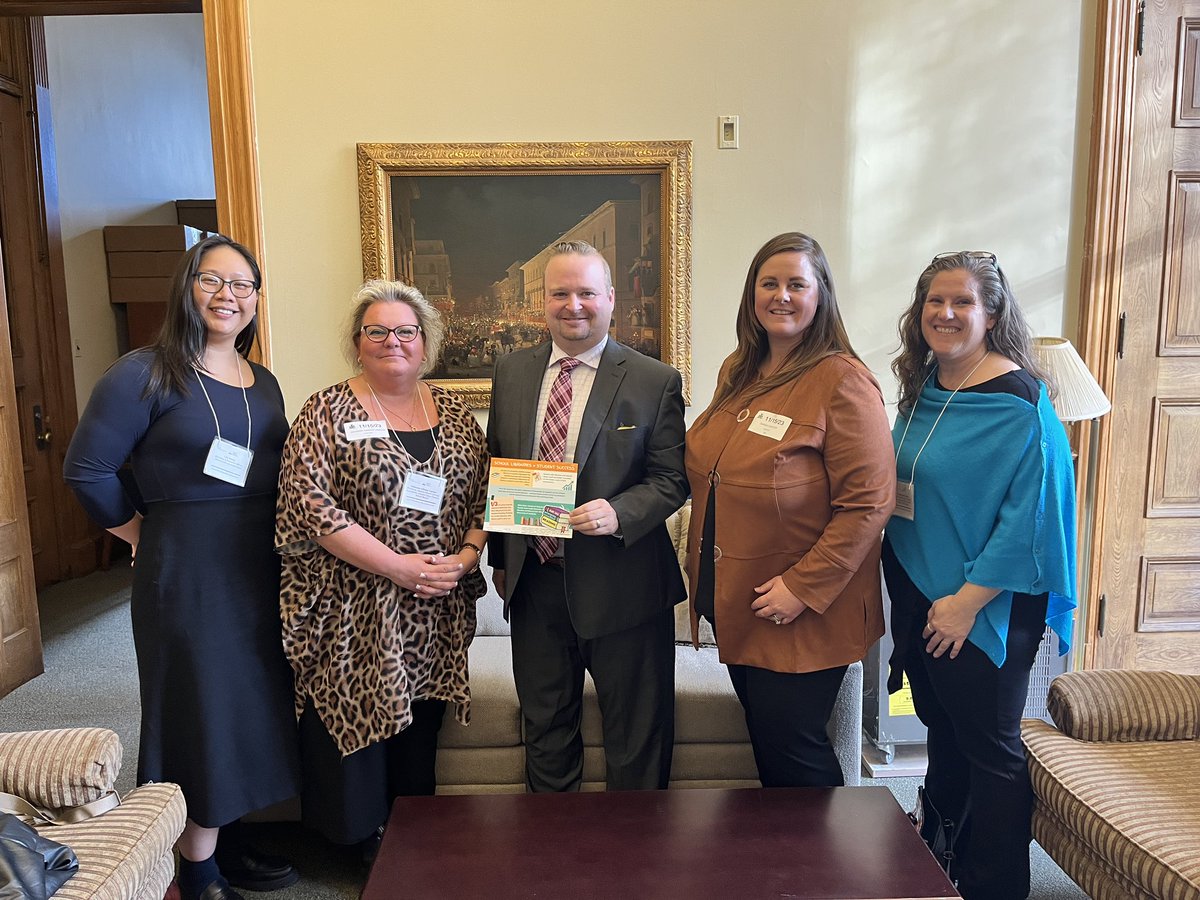 Thank you @StephenBlais for meeting with @ONLibraryAssoc and @FOPLnews to talk about the importance of #LibrariesForLife for #LibraryDays at Queen’s Park. We appreciate your passion for #SchoolLibraryJoy! @Lawler @ajax_library @oslacouncil