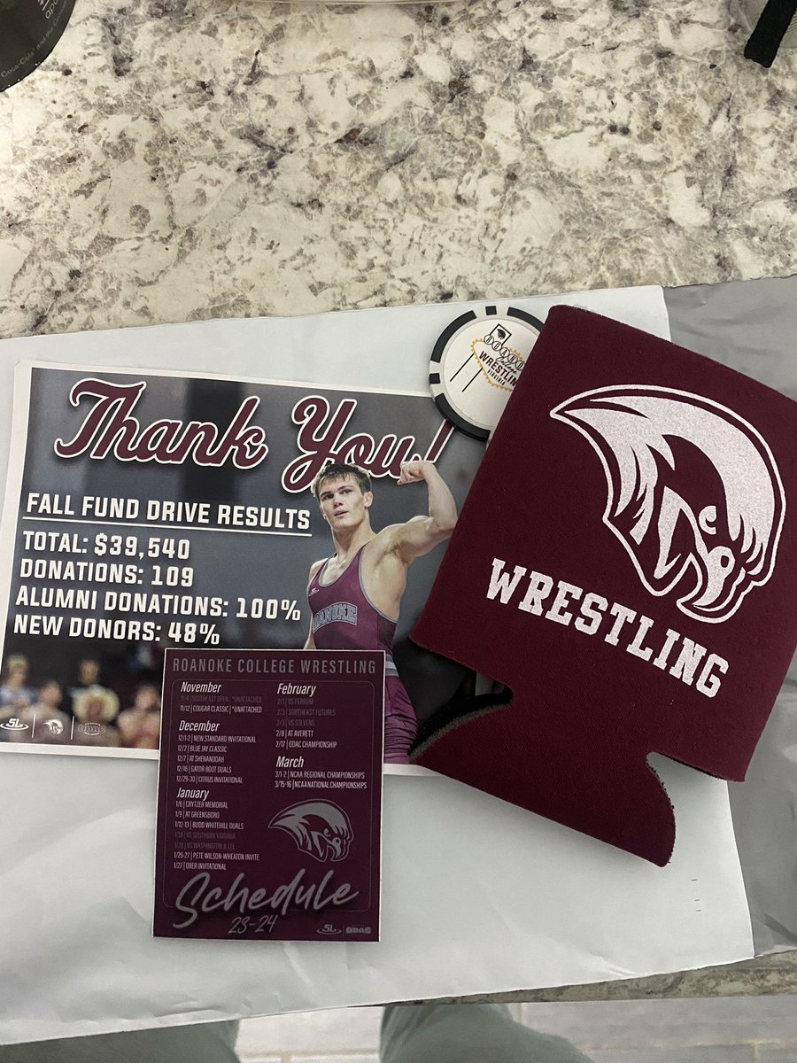 jamienichols44's tweet photo. Excited for my new addition to the koozie collection! Go Maroons! @NokeWrestling https://t.co/mmtUloeGvK