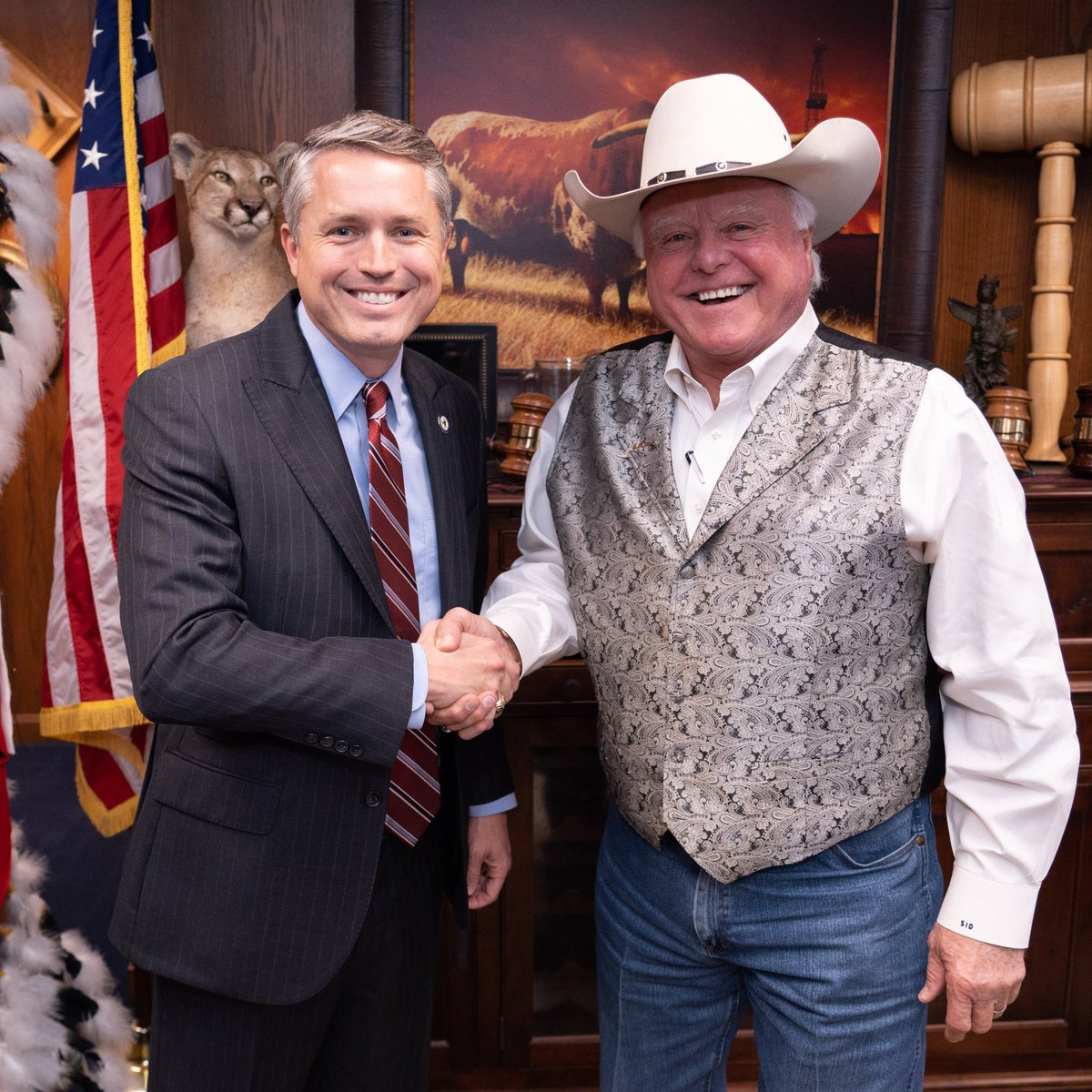 Great meeting with Commissioner @MillerForTexas. Had a fantastic and wide-ranging discussion on many aspects of agriculture and ways we can work together to support and protect farmers and ranchers in Ellis County and all of Texas!
#txlege @TexasDeptofAg #TexasAgricultureMatters