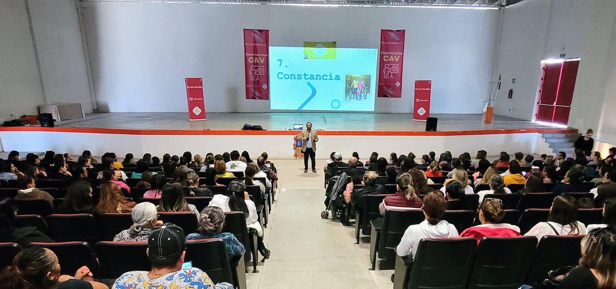 MtroFerLozano's tweet photo. Extraordinarios resultados de nuestra gira en San Miguel El Alto y Jalostotitlán. Gran convocatoria de #RecreaFamilia así como una participación activa y comprometida de los Directores y sus CAVs de la @SecEducacionJal en esta importante Región de Jalisco. #EquipoRecrea https://t.co/HEaJaeGGVV