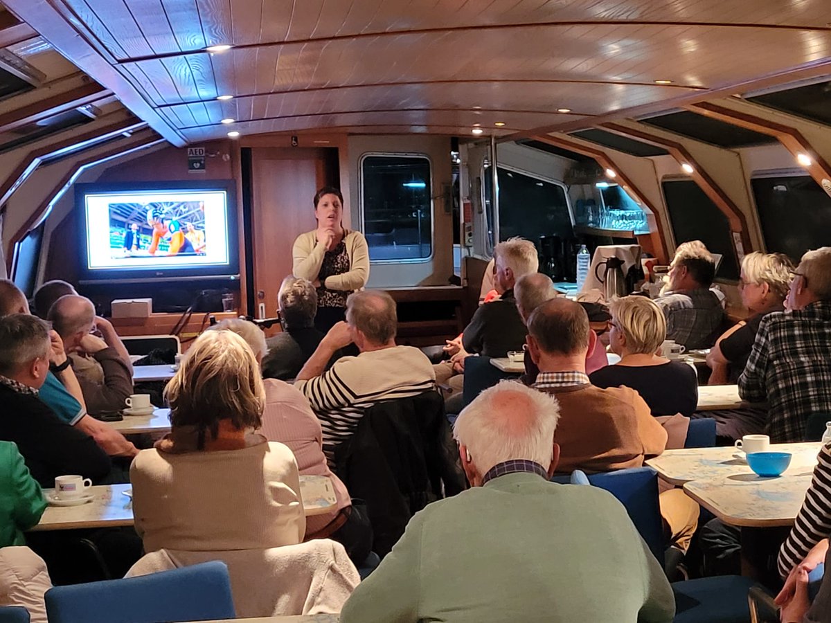 AlleJanHeida's tweet photo. Gisteravond meervoudig Para lympische wielrenster Alyda Norbruis als spreekster op de vrijwilligers avond van de  Markol. Met het thema 'de achterkant van de medaille' stal ze de harten van de aanwezigen.
@grou @SGWGrou https://t.co/q5ofT0wlNo