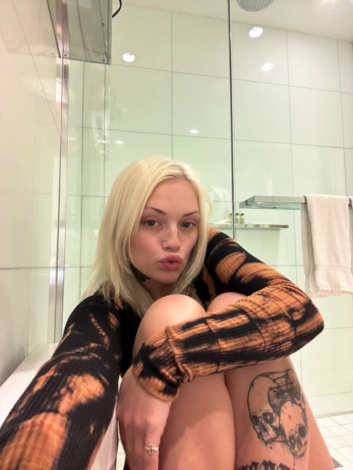3 pic. I gotta thang for b*tchez https://t.co/Wtc2tgo28H