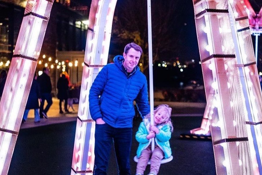 navyyardbid's tweet photo. Swing into the season with @TheYardsDC Light Yards’ second installation of the Swinging Bells 🔔 coming Monday (11/20)
📸: @theyardsdc
#capriv #capitolriverfront #theyardsdc #buzzardpoint #neighborhood #dcneighborhoods #holiday #holidaydecor #holidaylights #dcholidays #dclights https://t.co/VKB1Tu5wt1