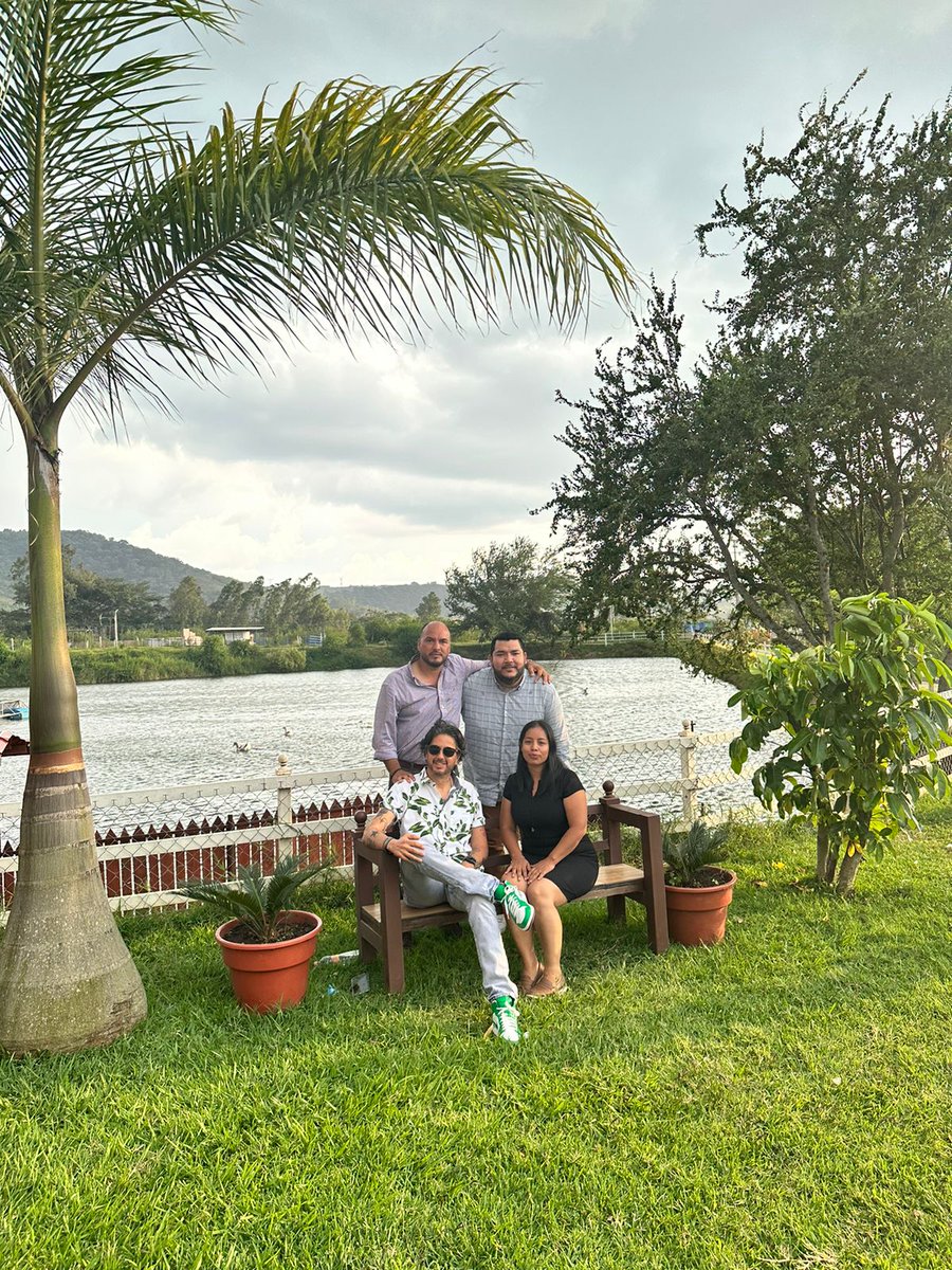 EduardoFloMa1's tweet image. Gracias a mis increíbles amig@s @Juliet_AlbHern @Omar_Dom_V @HermiloMO y @GomezRamFili por abrirme las puertas de San Simón de Guerrero y Tejupilco. Momentos que se quedarán conmigo por siempre. ¡Son l@s mejores anfitriones! 🌄🌿 #EquipoADMM