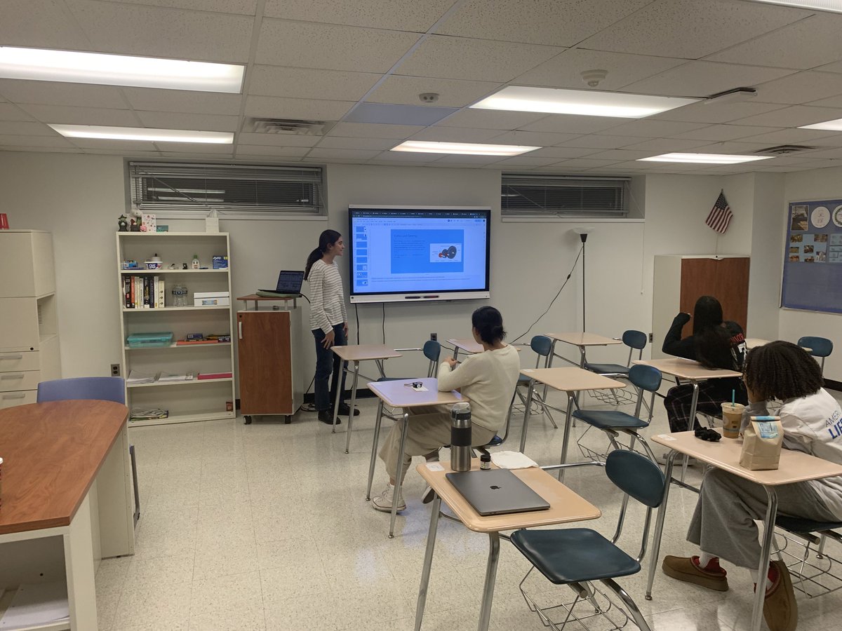 SparksRobotics's tweet photo. Presentations on functions of the different parts we will be using for our robot! https://t.co/p5drDBjDzR