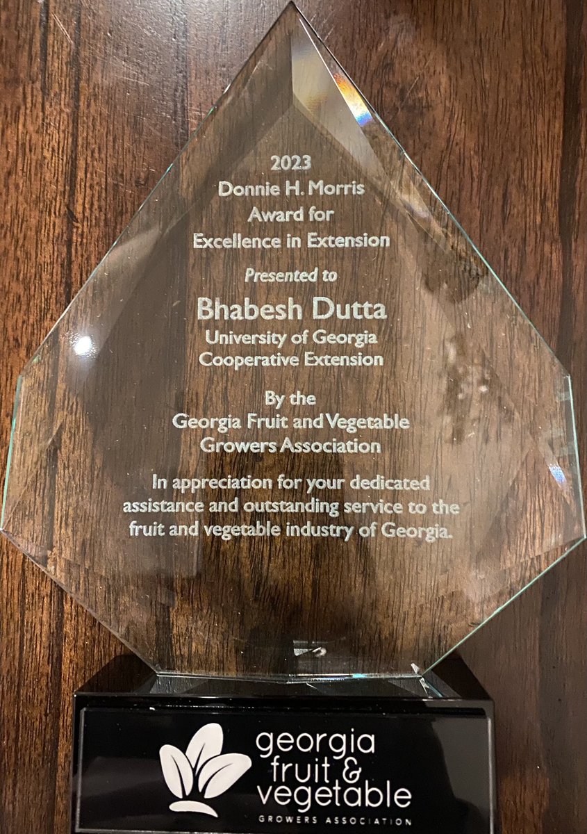 BhabeshDutta5's tweet photo. Honored to receive The Award for Excellence in Extension (2023) by the Georgia Fruit and Vegetable Growers Association. I would like to thank vegetable growers, extension agents, and colleagues for our fruitful collaborations ⁦⁦@UGAExtension⁩ ⁦@GFVGA⁩ https://t.co/WMXZsnvHaz