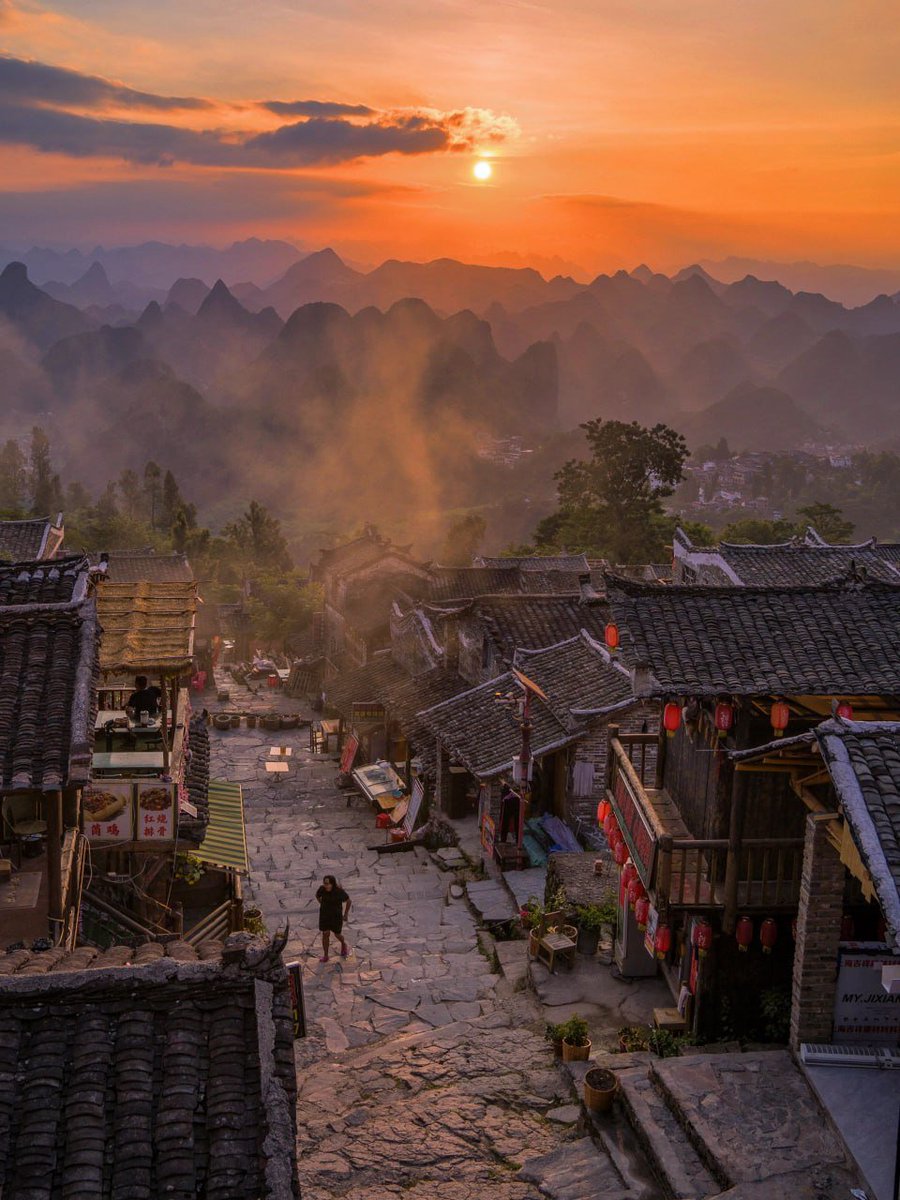 The meaning of travel is to experience different cultures and food!🔅