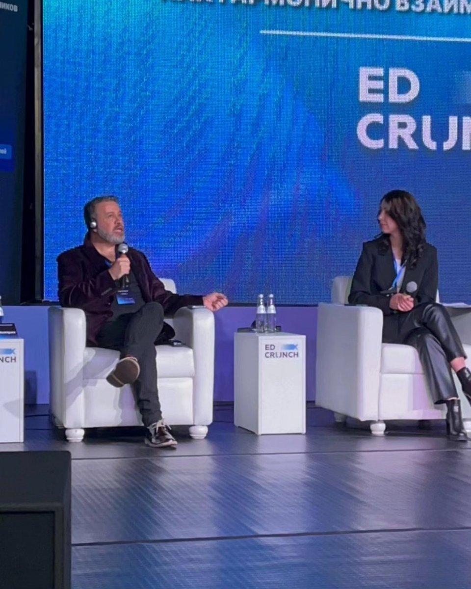DTGspain's tweet photo. @jorgerodriguezn en #EdCrunch uno de los eventos más importantes sobre Educación y aprendizaje a nivel global, presentando nuestro programa de in-company training y nuestro método de aprendizaje #postinstitucional que ejecutamos en #lainnovationkitchen #LIKbcn https://t.co/6KCqevmGxR