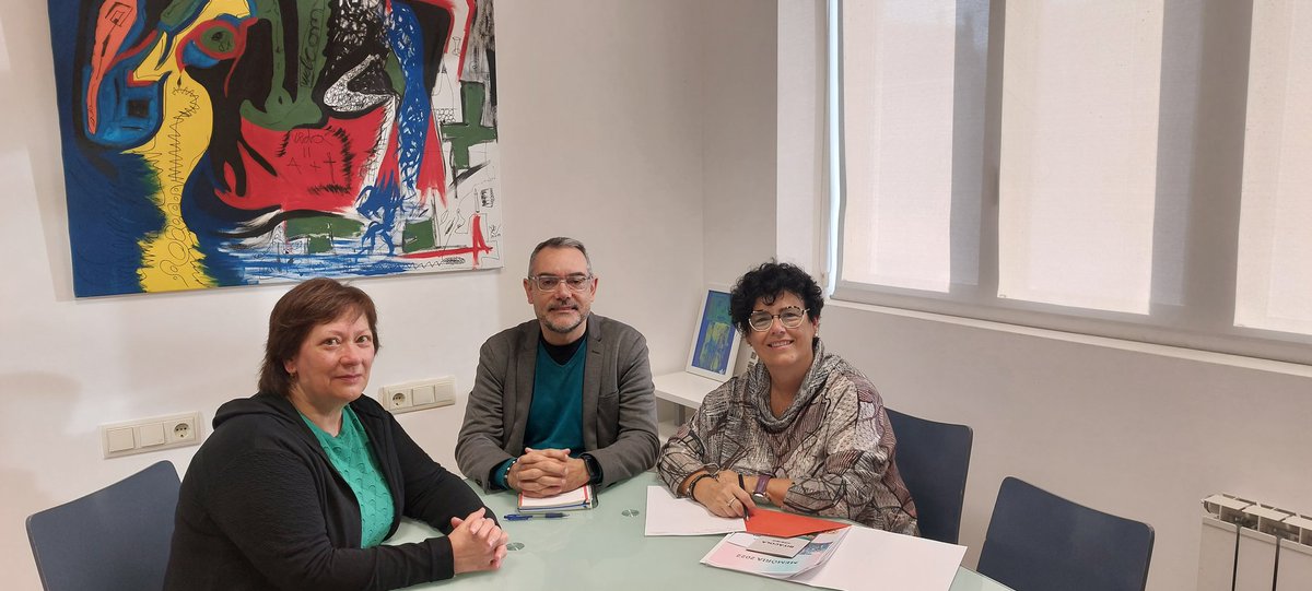 carmerieramin's tweet photo. @smcanoia fa 25 anys aquest novembre! N'hem parlat durant la reunió amb la Montse i el Fran. I també dels projectes i reptes de l'associació, per exemple el projecte Bitàcola adreçat als joves o el grup d'ajuda mútua de dol per suicidi. 
Molts reptes al voltant de la Salut Mental https://t.co/uYxmcgzJoZ