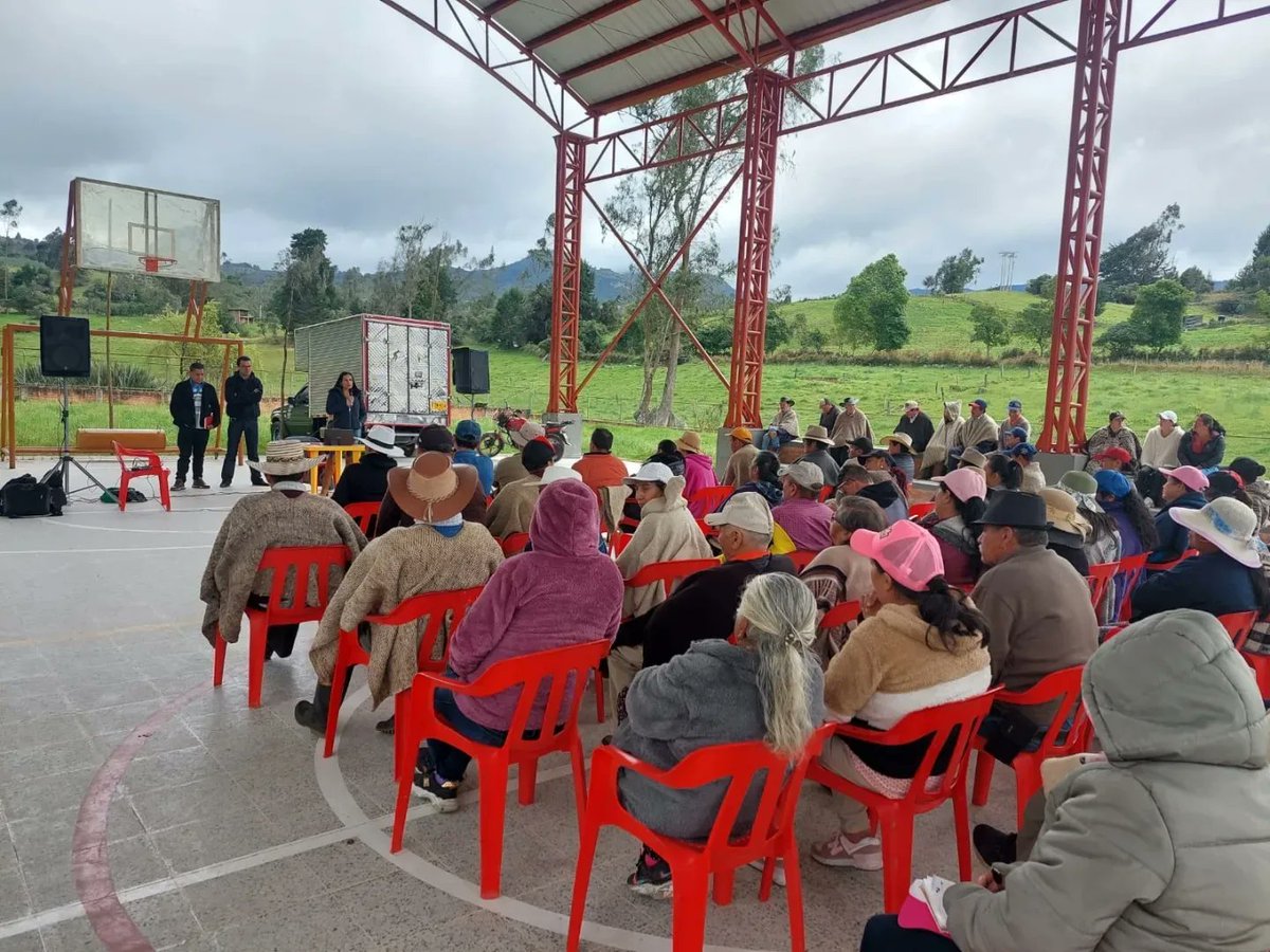 SecGobiernoBoy's tweet photo. 📚🤝 La @SGobiernoBoyaca desde la Dirección de Participación y Acción Comunal lideró la capacitación jurídica y contable a la asociación de acueducto El Rocío de la Vereda Alto y Pabas de #Turmeque
Seguimos avanzando juntos por Boyacá. 💪💼
#BoyacáAvanza @GobBoyaca https://t.co/PgC7Ll7jjW