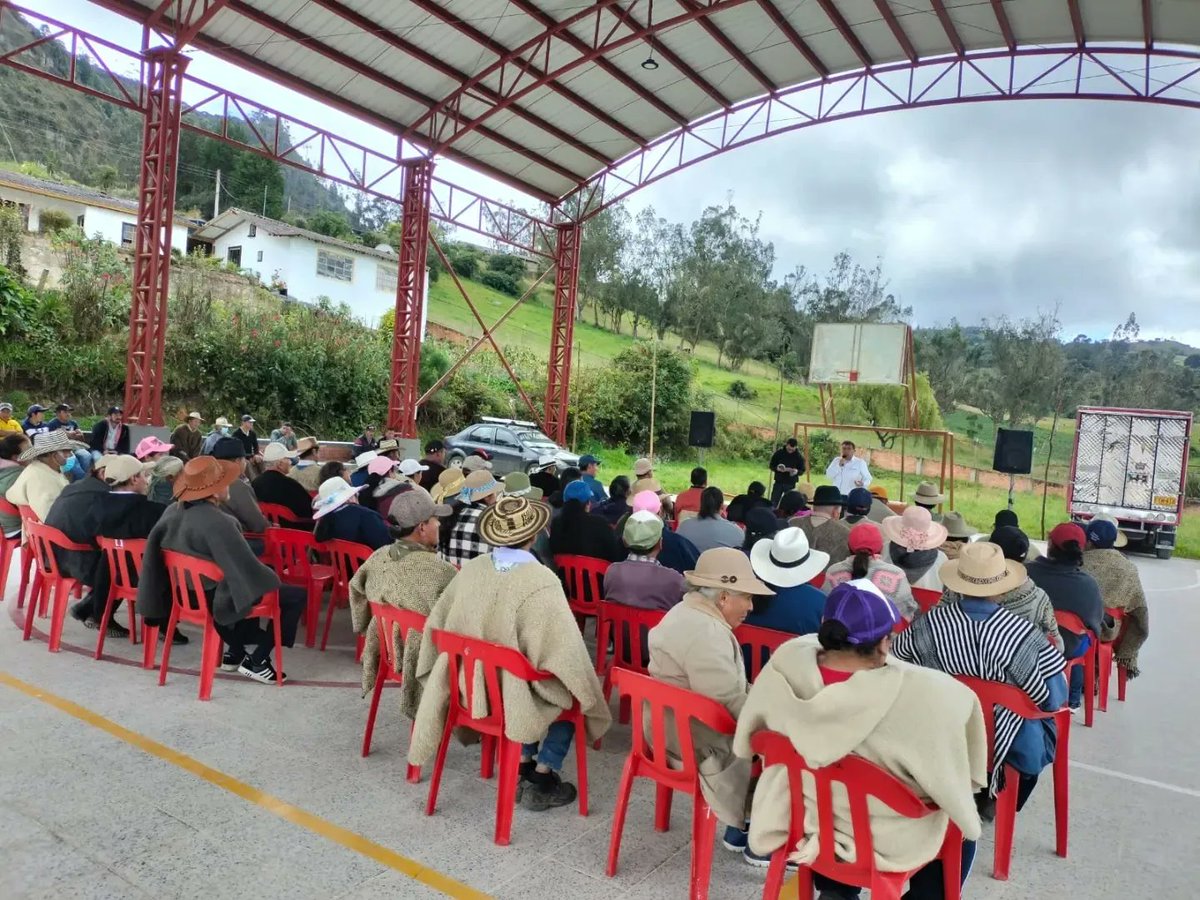 SecGobiernoBoy's tweet photo. 📚🤝 La @SGobiernoBoyaca desde la Dirección de Participación y Acción Comunal lideró la capacitación jurídica y contable a la asociación de acueducto El Rocío de la Vereda Alto y Pabas de #Turmeque
Seguimos avanzando juntos por Boyacá. 💪💼
#BoyacáAvanza @GobBoyaca https://t.co/PgC7Ll7jjW