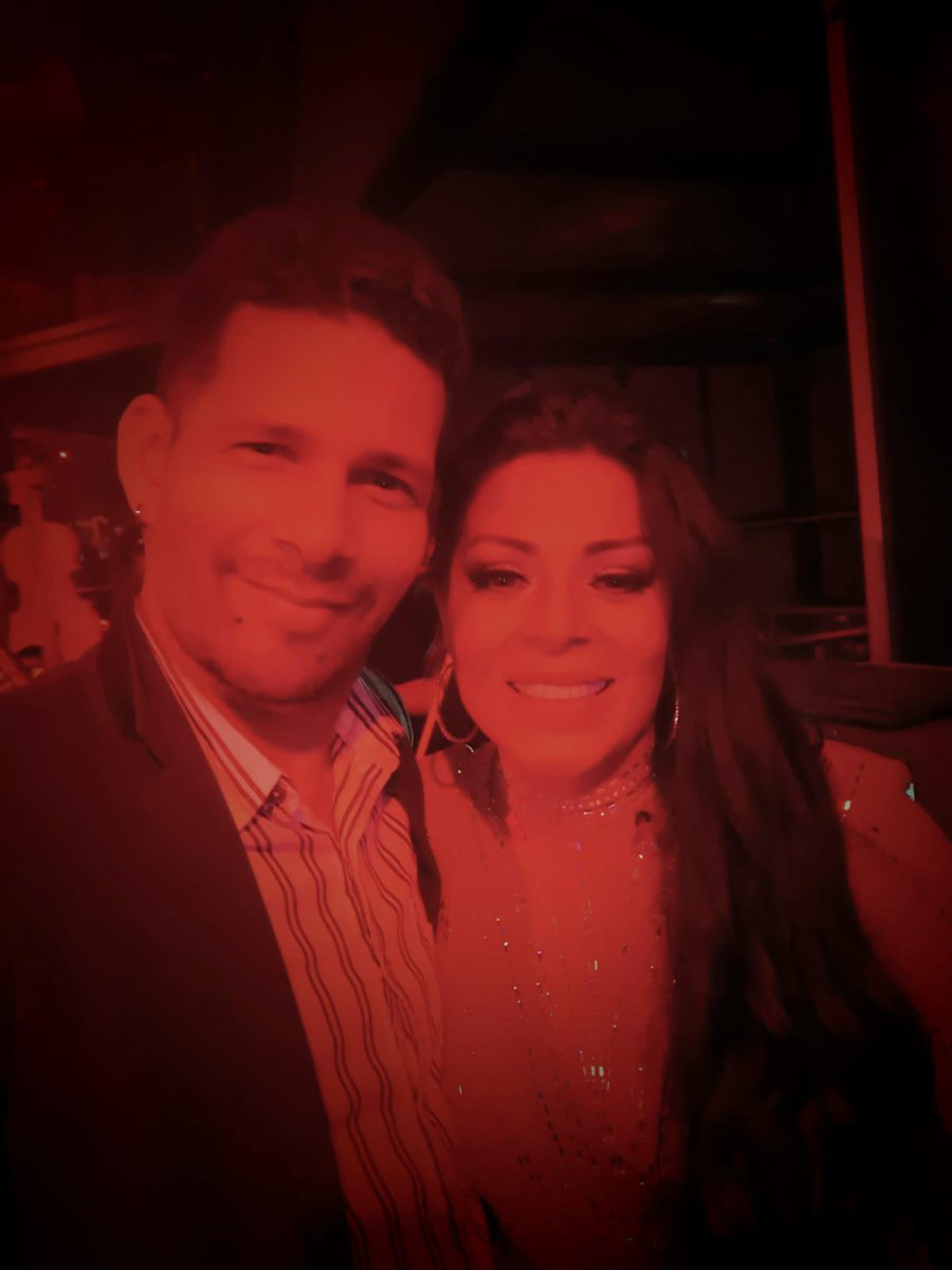JORGEAKAMPOSS's tweet photo. @Marbelle30 quisiera tener la oportunidad de llevar a mi suegra a conocerte,he hecho todo lo posible, comprar entradas,concursos, los programas de TV que has ido,pero no he conseguido,quisiera algún día tener el chance que ella te conozca y decirte la admiración que tiene por ti https://t.co/eg8THniQPc